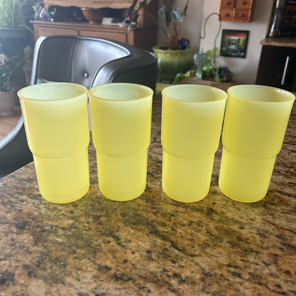 Tupperware Set of 4 Yellow Stackable Tumblers Set